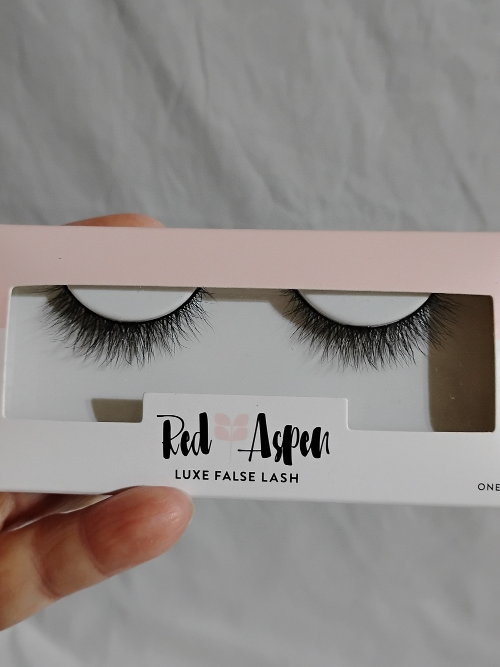 Red Aspen Luxe False Lash - Black Wispy Lashes "Zoe"